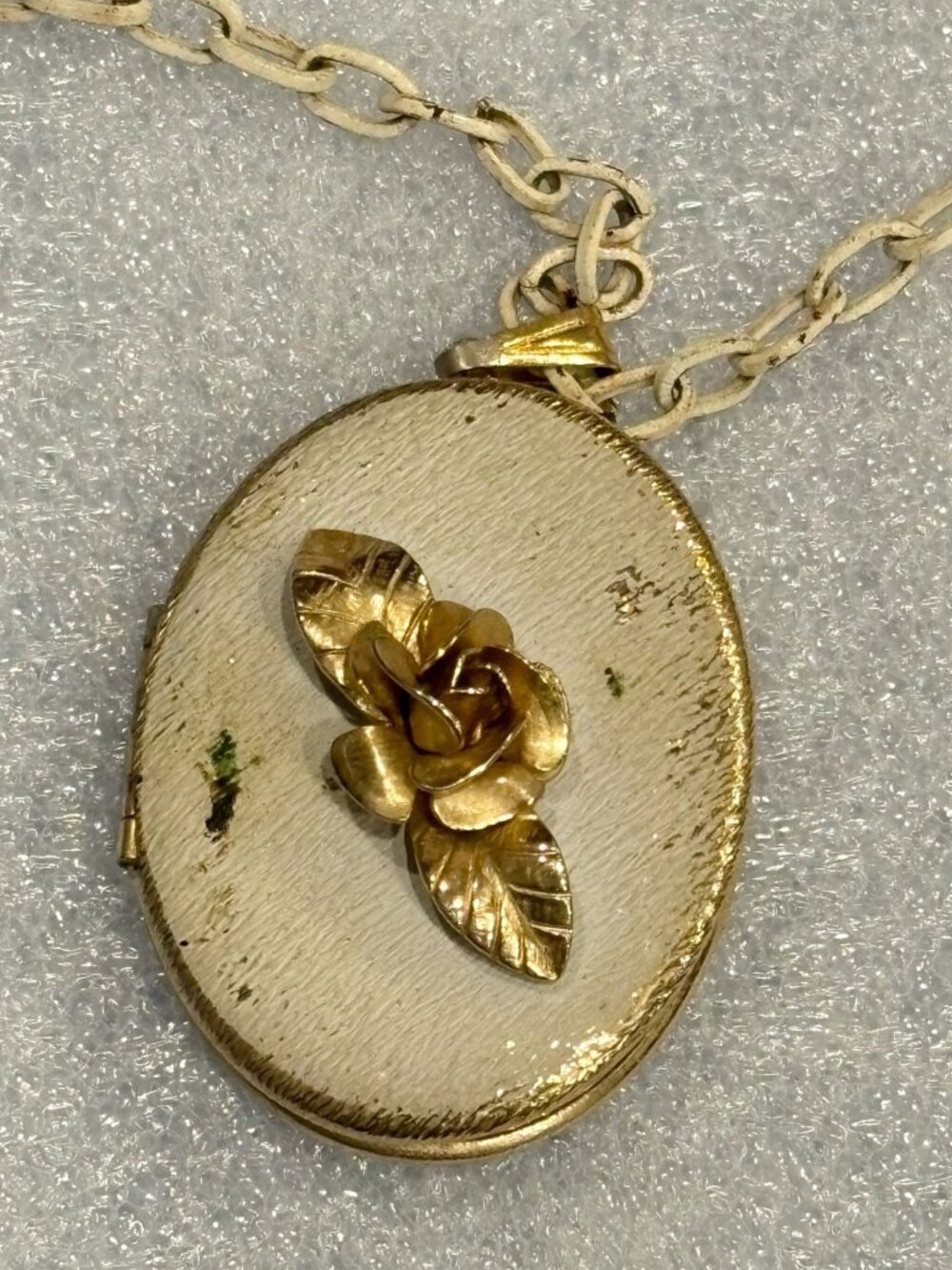 1960s Giovanni Locket White Enamel 3D Gold Tone Rose